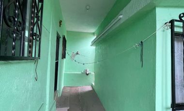SE VENDE CASA DE UN SOLO NIVEL CON 3 BUNGALOWS