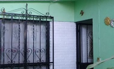 SE VENDE CASA DE UN SOLO NIVEL CON 3 BUNGALOWS