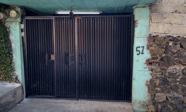SE VENDE CASA DE UN SOLO NIVEL CON 3 BUNGALOWS