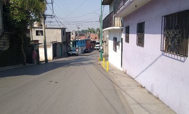 SE VENDE CASA DE UN SOLO NIVEL CON 3 BUNGALOWS