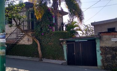SE VENDE CASA DE UN SOLO NIVEL CON 3 BUNGALOWS