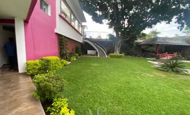 Se vende o se renta casa con alberca