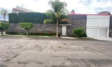 Se vende o se renta casa con alberca