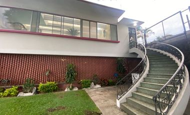 Se vende o se renta casa con alberca