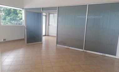 Se renta oficina en planta alta