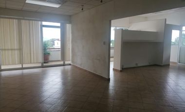 Se renta oficina en planta alta