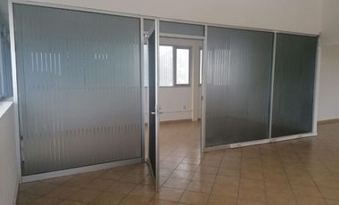 Se renta oficina en planta alta
