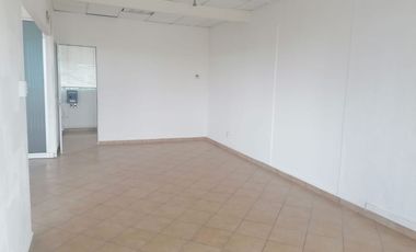 Se renta oficina en planta alta