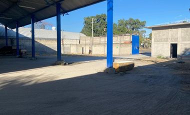 Terreno con local comercial