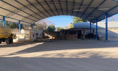 Terreno con local comercial