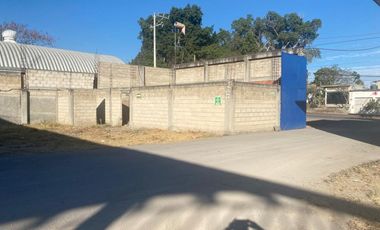 Terreno con local comercial