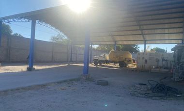 Terreno con local comercial