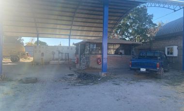 Terreno con local comercial