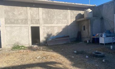 Terreno con local comercial