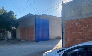 Terreno con local comercial