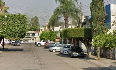 Haz Que Tu Dinero Trabaje Para Ti Hoy !! Venta de Hermosa Casa en Exclusiva Zona, Col. Paseo del Sol, Zapopan, Jal.