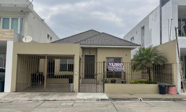 URBANIZACION EL CONDAD VENDO PRECIOSA Y AMPLIA VILLA UN PLANTA, DOS DORMITORIOS, FULL ACABADOS