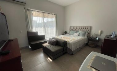 URBANIZACION EL CONDAD VENDO PRECIOSA Y AMPLIA VILLA UN PLANTA, DOS DORMITORIOS, FULL ACABADOS