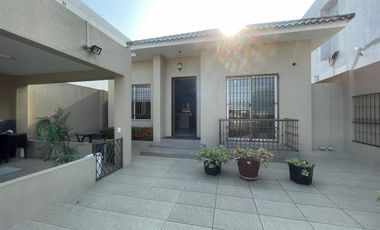 URBANIZACION EL CONDAD VENDO PRECIOSA Y AMPLIA VILLA UN PLANTA, DOS DORMITORIOS, FULL ACABADOS