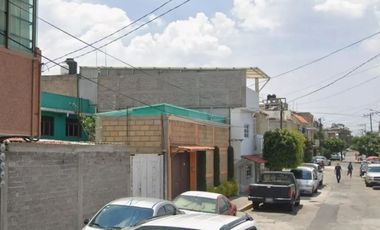 Venta de Amplio Edificio, Col. Santa Cruz Meyehualco, CDMX.