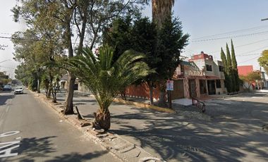 Venta de Amplio Edificio, Col. Santa Cruz Meyehualco, CDMX.