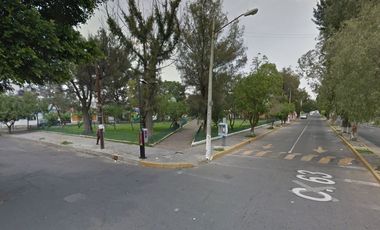 Venta de Amplio Edificio, Col. Santa Cruz Meyehualco, CDMX.