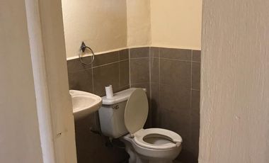 SE VENDE BODEGA CON LOCALES, frente al Colegio Salesiano en Centro Histórico.