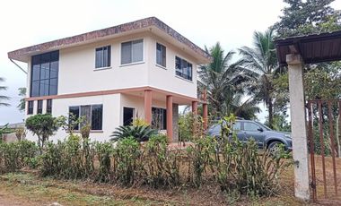VENDO CASA DE CAMPO CON AMPLIO TERRENO, EN CONJUNTO PRIVADO, PEDRO VICENTE MALDONADO