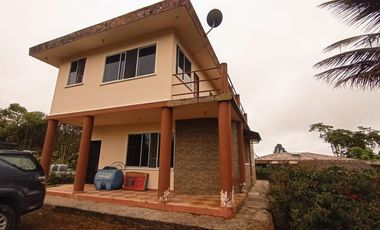 VENDO CASA DE CAMPO CON AMPLIO TERRENO, EN CONJUNTO PRIVADO, PEDRO VICENTE MALDONADO
