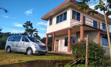VENDO CASA DE CAMPO CON AMPLIO TERRENO, EN CONJUNTO PRIVADO, PEDRO VICENTE MALDONADO