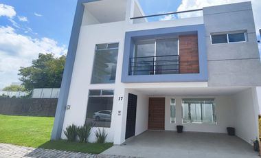 CASA EN VENTA EN FRACCIONAMIENTO - ZONA CHEDRAUI SELECT ATLIXCÁYOTL