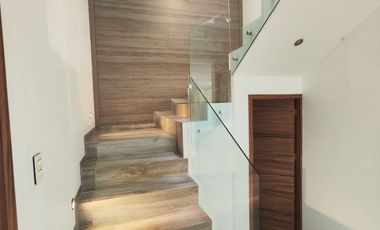 CASA EN VENTA EN FRACCIONAMIENTO - ZONA CHEDRAUI SELECT ATLIXCÁYOTL