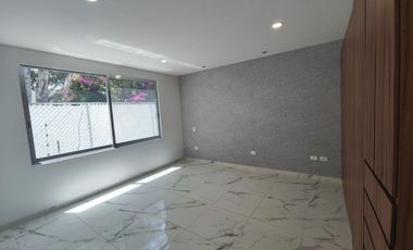 CASA EN VENTA EN FRACCIONAMIENTO - ZONA CHEDRAUI SELECT ATLIXCÁYOTL