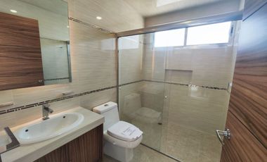 CASA EN VENTA EN FRACCIONAMIENTO - ZONA CHEDRAUI SELECT ATLIXCÁYOTL