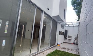 CASA EN VENTA EN FRACCIONAMIENTO - ZONA CHEDRAUI SELECT ATLIXCÁYOTL