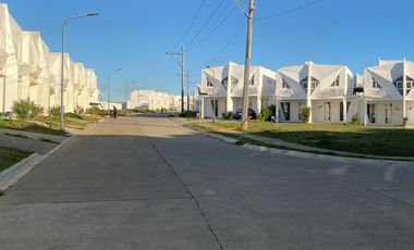 TOWNHOUSE FOR RENT 2 BEDROOM BRAND NEW TAGAYTAY-NASUGBU 2 FLOORS