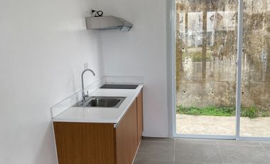 TOWNHOUSE FOR RENT 2 BEDROOM BRAND NEW TAGAYTAY-NASUGBU 2 FLOORS