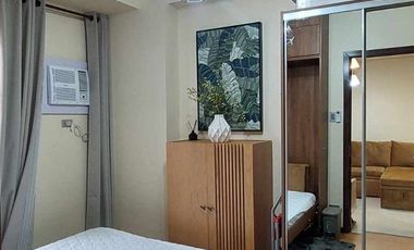 35J- 1BR with Balcony at Radiance South