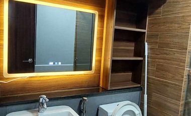 35J- 1BR with Balcony at Radiance South