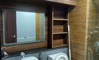 35J- 1BR with Balcony at Radiance South