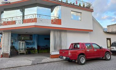 Venta de casa en Otavalo sector Gonzales Suarez,  frente al parque