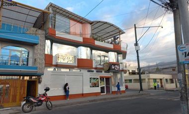 Venta de casa en Otavalo sector Gonzales Suarez,  frente al parque