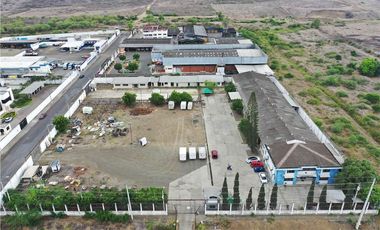 bodega industrial con terreno de venta portoviejo