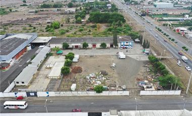 bodega industrial con terreno de venta portoviejo