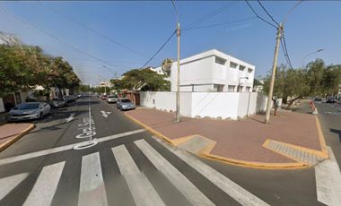 LOCAL EN MIRAFLORES UBICACION PRIVILEGIADA