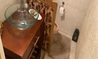 PROPIEDAD DE DOS NIVELES CON EXELENTE UBICACION