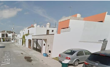 PROPIEDAD DE DOS NIVELES CON EXELENTE UBICACION