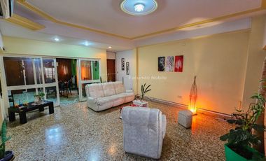 Casa planta baja (ideal dividir en 2 unidades y alquilarlas)