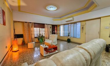 Casa planta baja (ideal dividir en 2 unidades y alquilarlas)