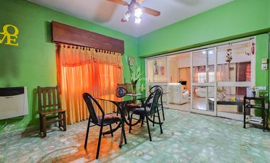 Casa planta baja (ideal dividir en 2 unidades y alquilarlas)